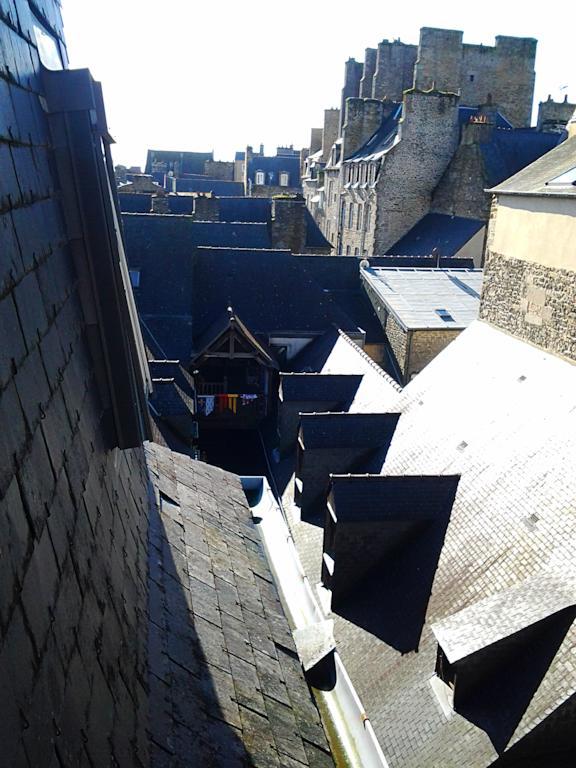 Hotel De La Tour De L'Horloge Dinan Exteriör bild